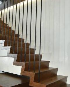 schody wewnętrzne drewniane
