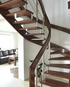 schody ażurowe drewniane